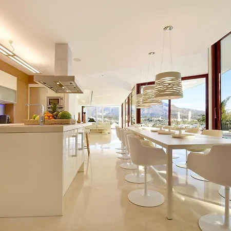 Villa Luxury With Jacuzzis Near Puerto Banus *