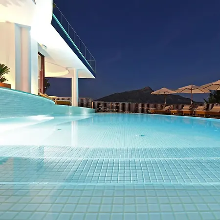 Luxury With Jacuzzis Near Puerto Banus Villa