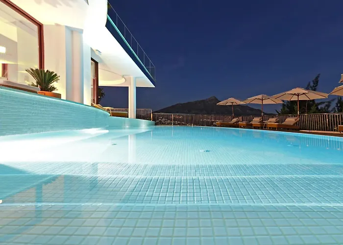 Luxury With Jacuzzis Near Puerto Banús Villa