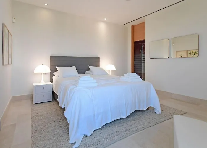Villa Luxury With Jacuzzis Near Puerto Banús Marbella